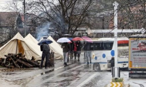 veriu i kosoves ende i bllokuar shkollat mbyllen cfare ndodhi pas te shtenave dhe shperthimit ne rudar