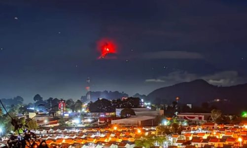 video momenti kur vullkani fuego shpertheu ne guatemale
