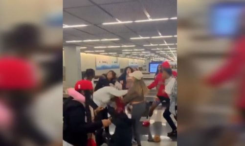 perleshje mes pasagjereve ne aeroportin e cikagos