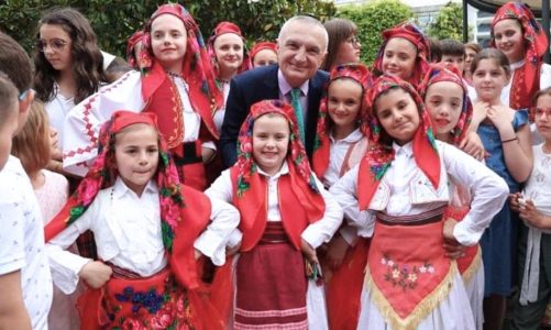 Sot 1 Qershori, Meta uron fëmijët: Duam një Shqipëri të sigurt dhe të bekuar për të ardhmen e tyre
