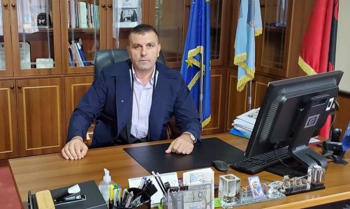 “Ish-drejtuesi i Fushë-Arrëzit në pranga për një dëm mbi 2 mln euro”, VOA: Nga marsi në korrik 4 ish-kryebashkiakë socialistë pas hekurave
