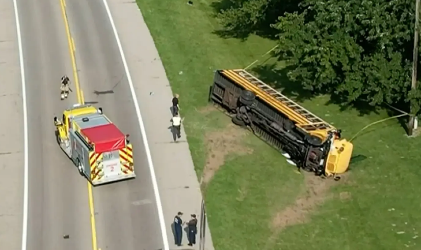 aksidentohet autobusi i nje shkolle ne ohio nje femije i vdekur dhe 20 te plagosur