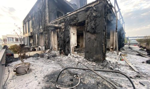 FOTO/ Kati i fundit shkrumbohet plotësisht, ja çfarë mbeti pas zjarrit në pallatin 10-katësh në Tiranë