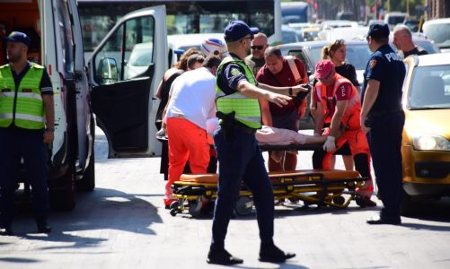 fotolajm gruaja humb ndjenjat qytetaret alarmohen dhe njoftojne ambulancen cfare ndodhi ne bulevardin deshmoret e kombit