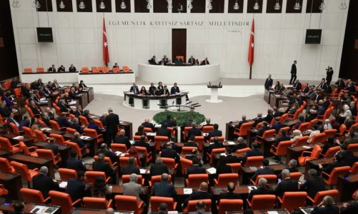 parlamenti turk shtyn vendimin rreth anetaresimit te suedise ne nato