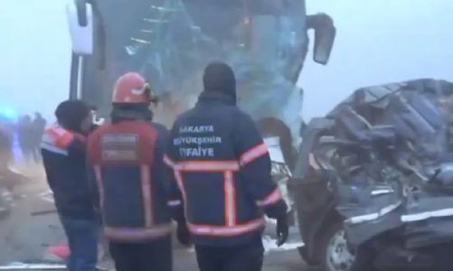 aksident masiv ne nje autostrade ne turqi 11 viktima e 50 te plagosur