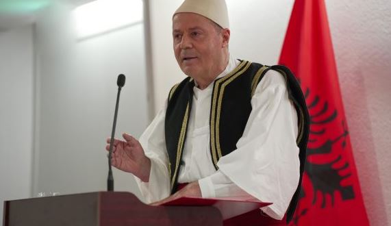 ambasadori nano paraqitet me veshje tradicionale shqiptare para trupit diplomatik zviceran menyra se si jam veshur