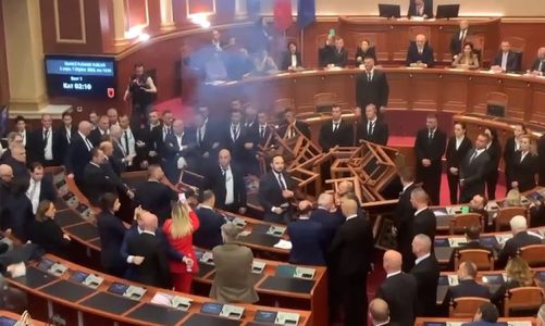 mazhoranca miraton mes kaosit buxhetin e vitit 2024 nikolla mbyll seancen parlamentare brenda pak minutave