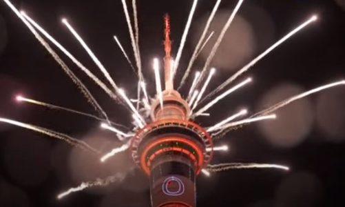 il nuovo anno 2024 è atteso con i fuochi d'artificio nel mondo