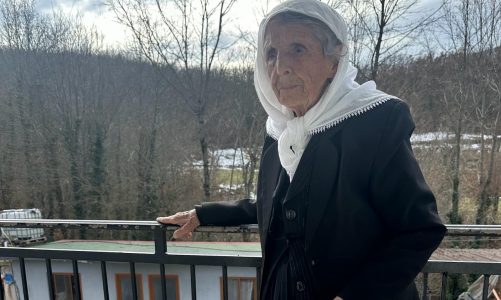 104 vjecarja nga librazhdi rrefen jeten mbi nje shekull dhe perlotet kur kujton