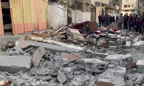 Israele bombarda il sud, uccidendo decine di palestinesi