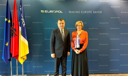 ministri balla takim me drejtoreshen ekzekutive te europol ne hage bashkepunim per te cuar perpara procesin e vete pastrimit te policise se shtetit