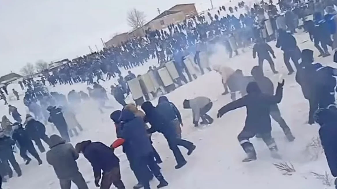 protesta te dhunshme ne nje rajon te rusise kunder luftes ne ukraine