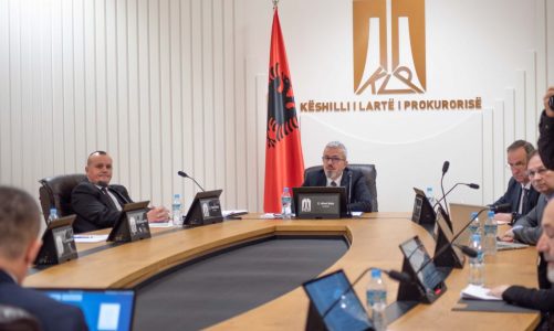 “Zgjidhje prej Pelivani”, KLP nxjerr në pension prokurorin para seancës në KPA pasi ia zgjati për tre vjet