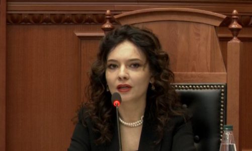 Zhupa kërkoi mbledhjen e Komisionit për Mediat, Spiropali: Kërkon të na vërë në tabaka Shqipërinë e përbaltur nga emisioni italian i gatuar në Tiranë